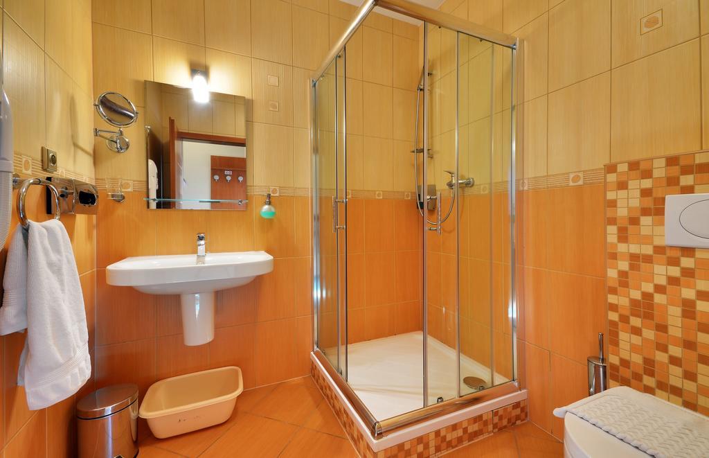 Restaurace A Penzion Kamenec Jilesovice Номер фото