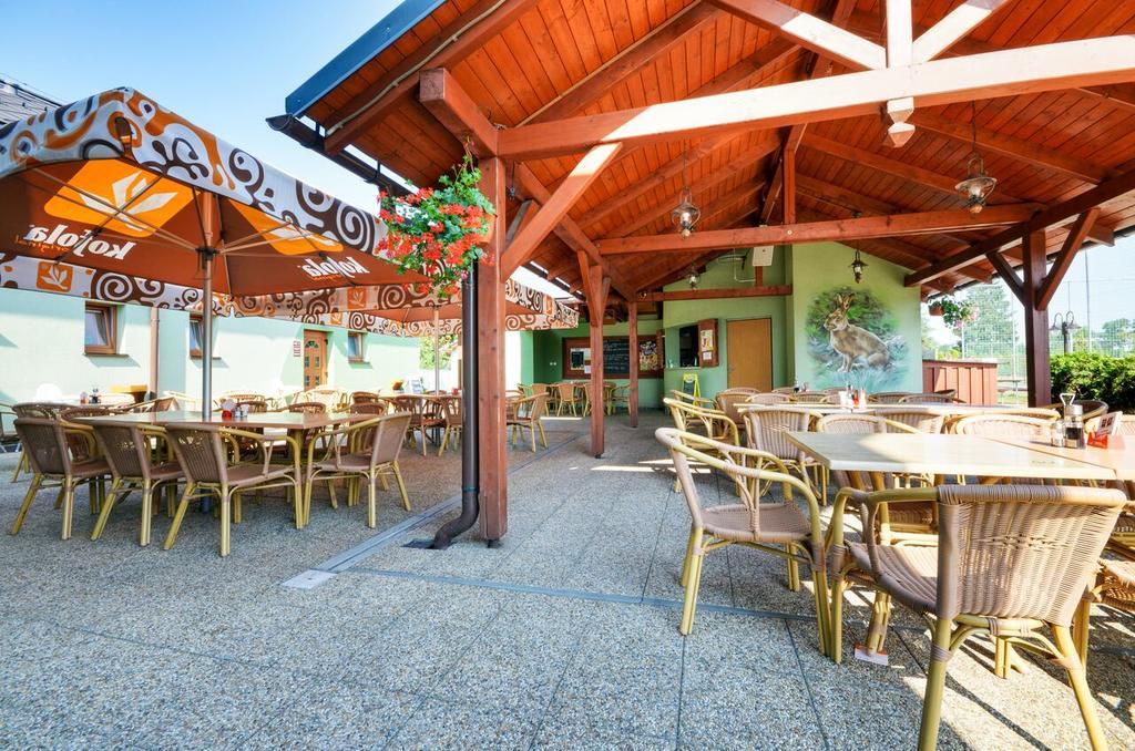 Restaurace A Penzion Kamenec Jilesovice Екстер'єр фото