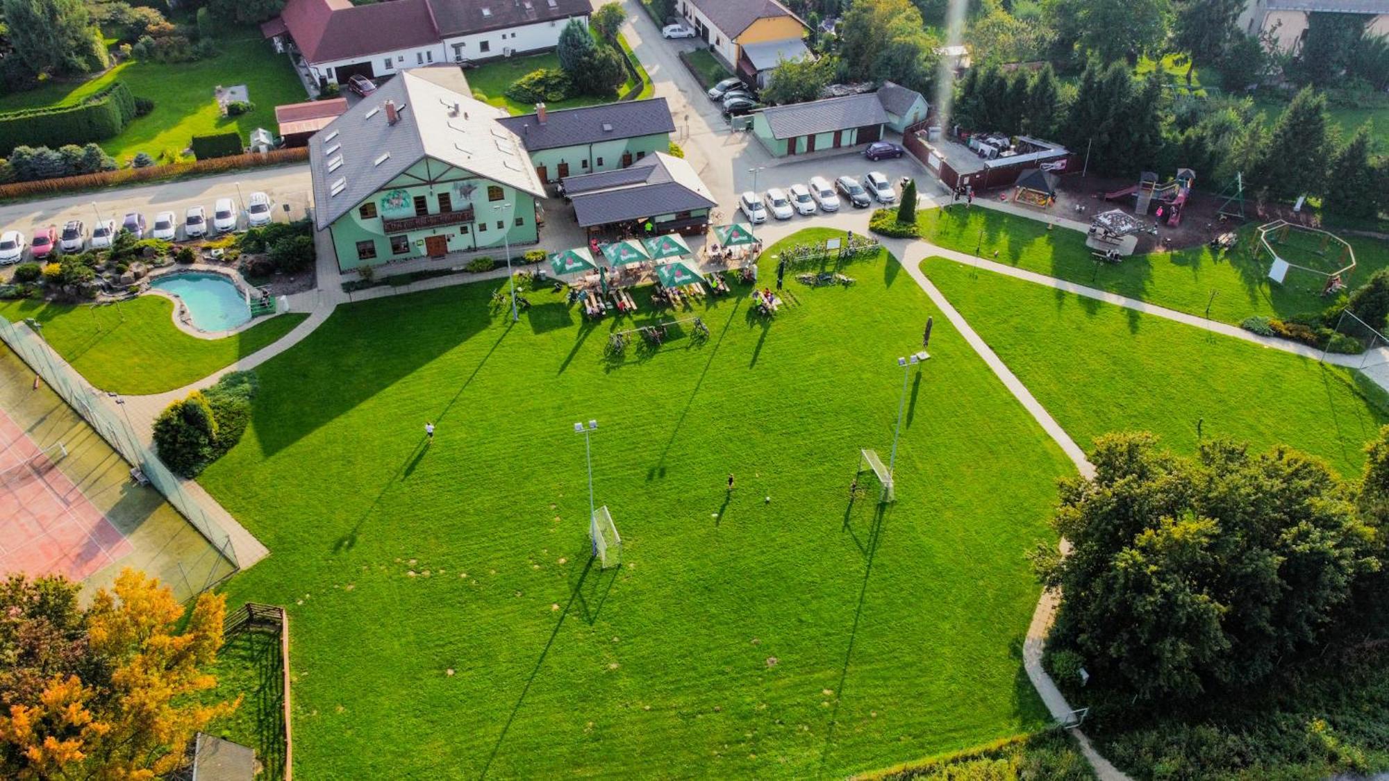 Restaurace A Penzion Kamenec Jilesovice Екстер'єр фото